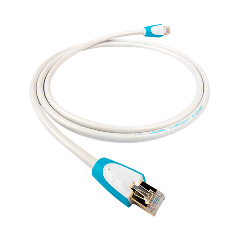 Chord Company C-stream, cablu de streaming alb cu mufe RJ45 și carcase turcoaz, vedere de ansamblu