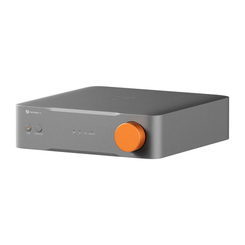 Fosi Audio S3, cu panoul frontal, comenzile și carcasa vizibile
