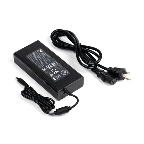 Alimentatorul Fosi Audio de 48 V cu cablu de rețea și cablu de ieșire c.c.