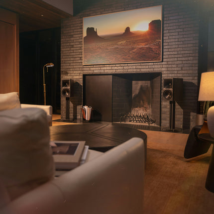 Двойка Klipsch The Nines II в абаносов финиш, на стойки, в дневна вечерта