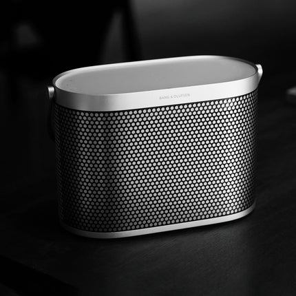 Bang & Olufsen Beosound A5 în finisajul Spaced Aluminium — lifestyle
