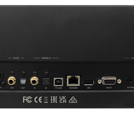 Panoul din spate al Rotel Michi Q5: ieșiri XLR și RCA, intrări digitale, PC-USB, Ethernet și RS232