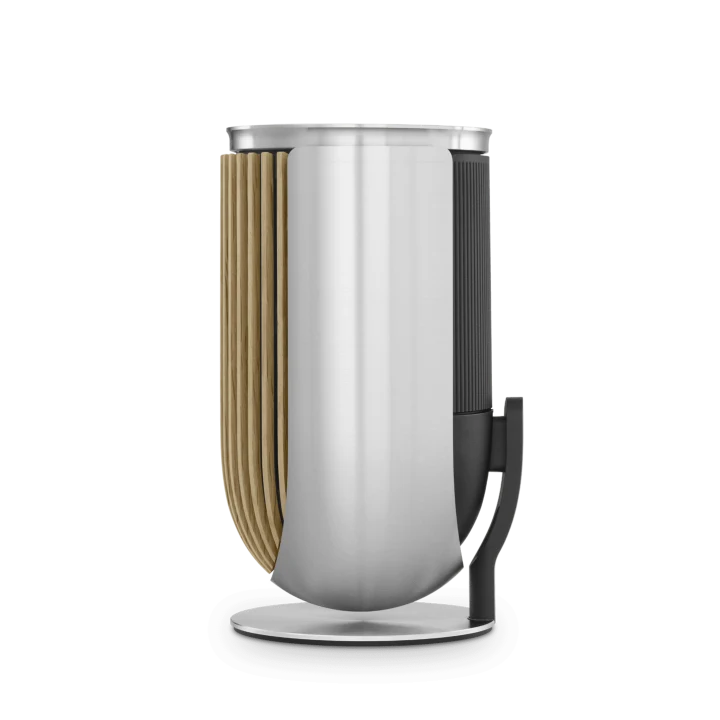 Beolab 8 – pereche, cu stativ de masă — imagine de ambianță.