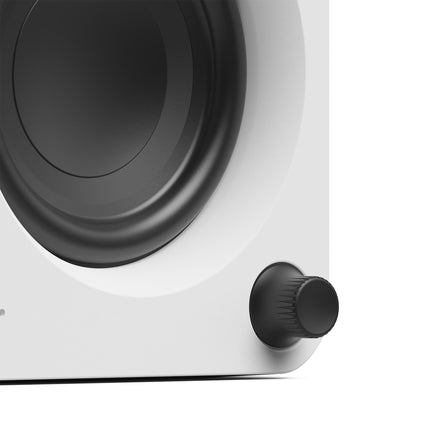 Boxe active Kanto Audio ORA albe, detaliu cu butonul de volum și wooferul