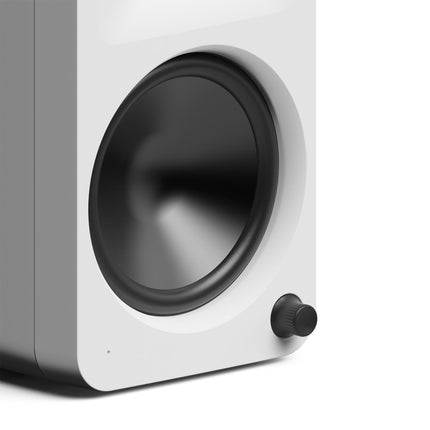 Boxe active Kanto Audio ORA4 albe, detaliu cu butonul de volum și wooferul