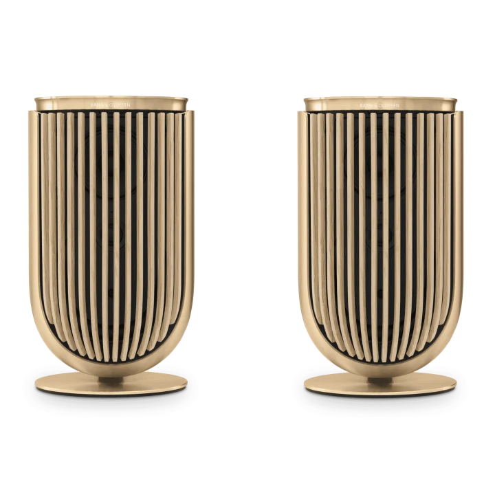 Beolab 8 – pereche, cu stativ de masă — imagine de ambianță.