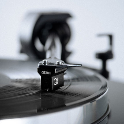 Pro-Ject X8 Special Edition with Ortofon MC Quintet Black