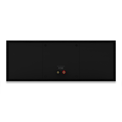 Panoul din spate al boxei Klipsch R-50C, cu o singura pereche de borne placate cu aur sub inscriptia REFERENCE R-50C