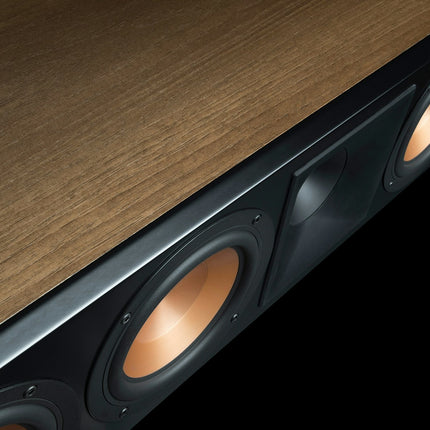 Klipsch RC-64 III - prim-plan pe furnirul de lemn al incintei