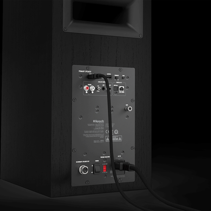 Detaliu cu placa de conexiuni a boxei Klipsch The Nines: HDMI-ARC, phono, AUX, optic, USB si iesire de subwoofer