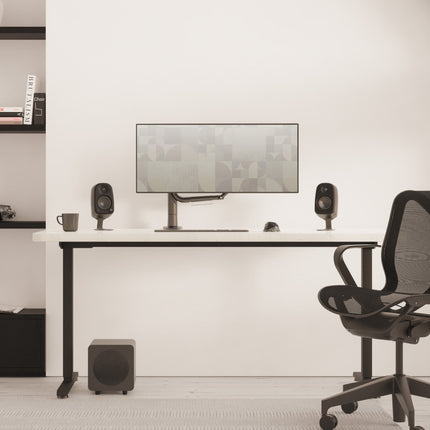 Чифт Kanto Audio UKI Black на бюро, със субуфер отдолу