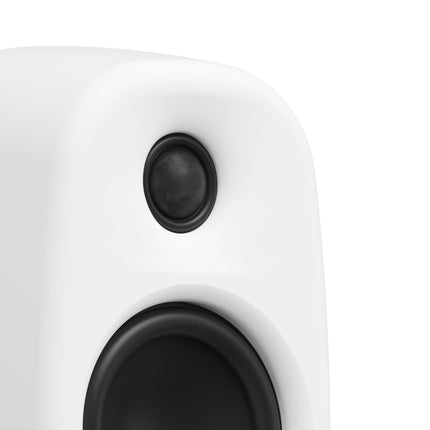 Boxe active Kanto Audio UKI White, detaliu cu tweeterul și wooferul