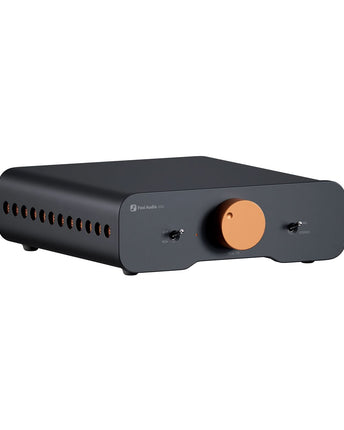 Fosi Audio ZA3, cu panoul frontal, comenzile și carcasa vizibile