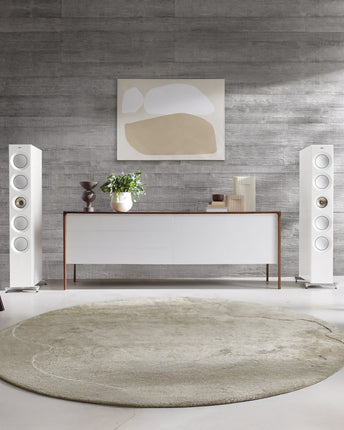 KEF Reference 5 Meta, finisaj High Gloss White / Champagne, fotografie în ambient