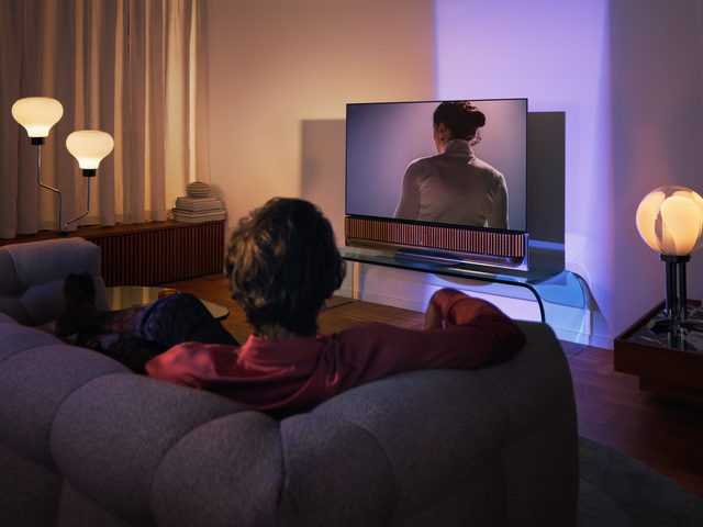 Beovision Theatre 55 inch Table Stand — imagine de ambianță.